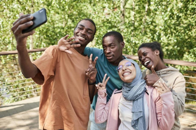 Ilustrasi menjalani hari dengan riang gembira. [Pexels]